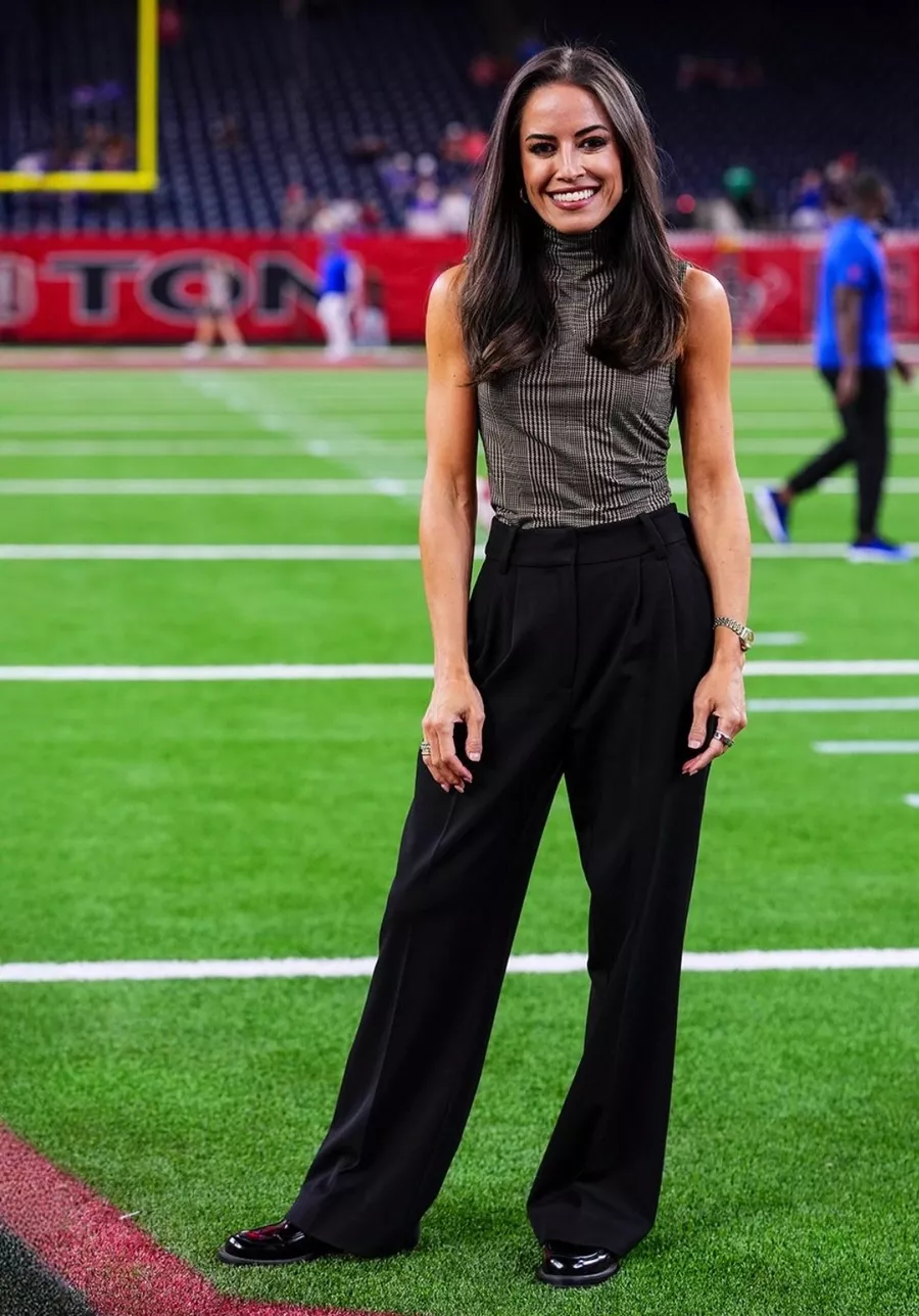Kaylee Hartung's Black Wide-Leg Pants And Sleeveless Top