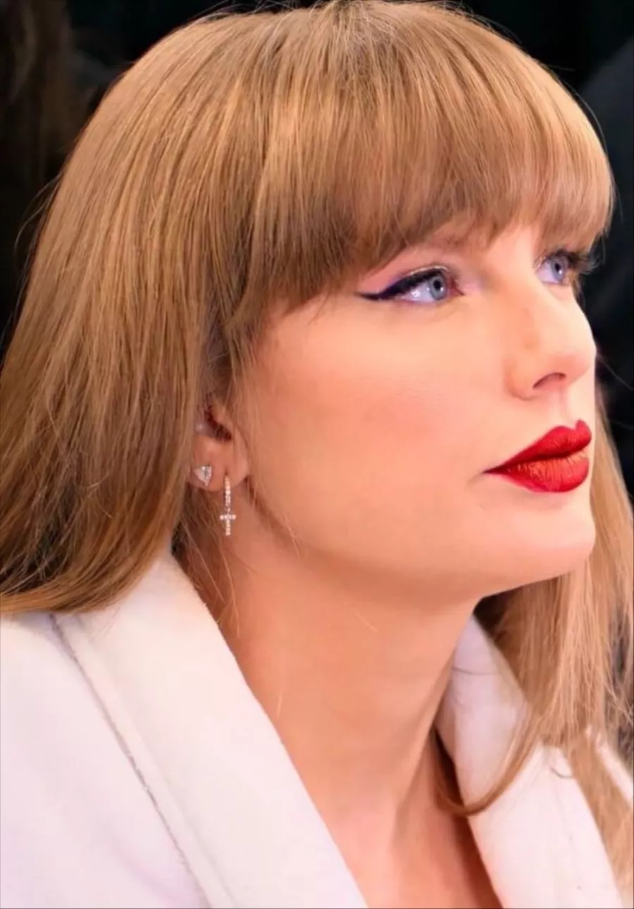 Taylor Swift Iconic And Timeless Beauty Look